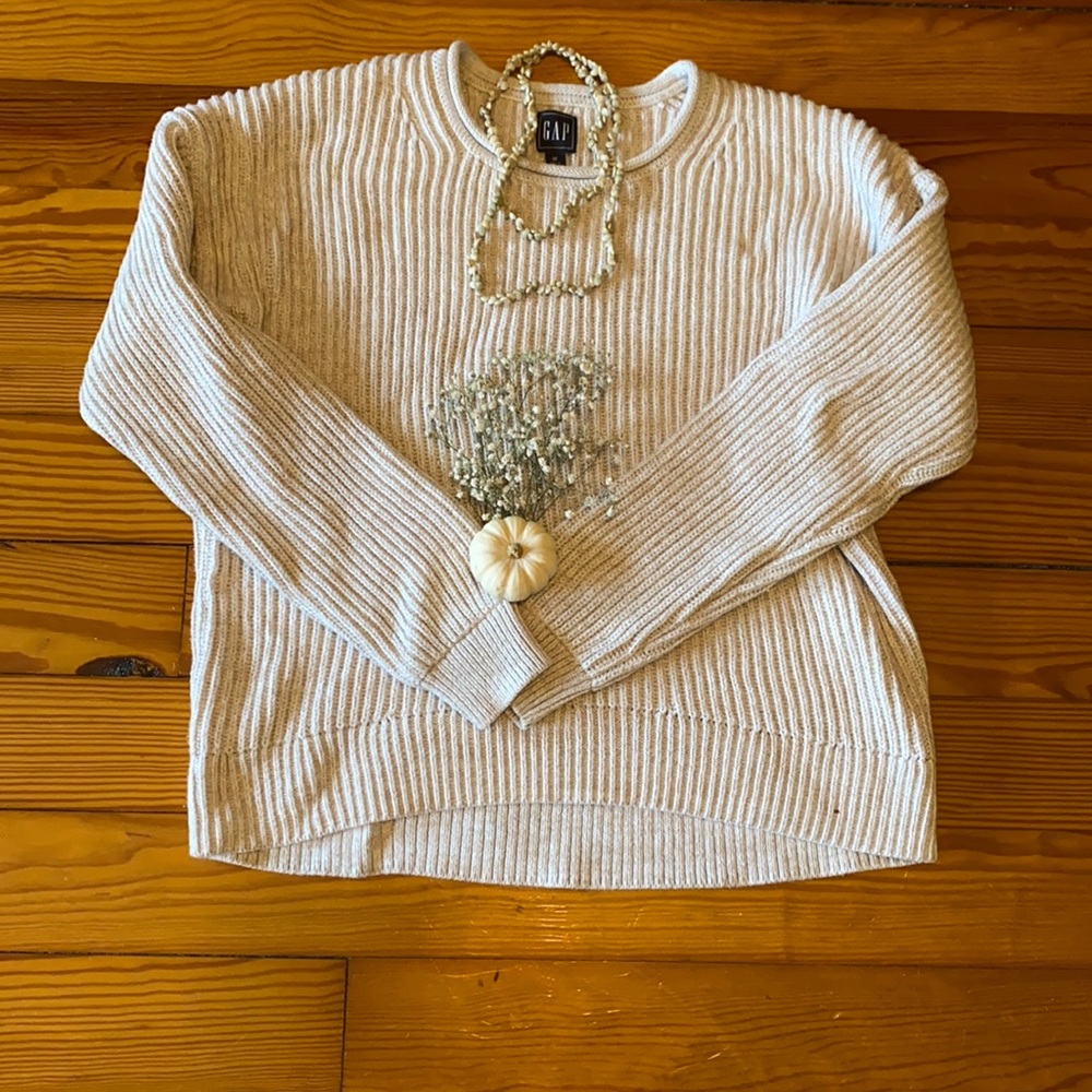 Gap sweater. Size M.